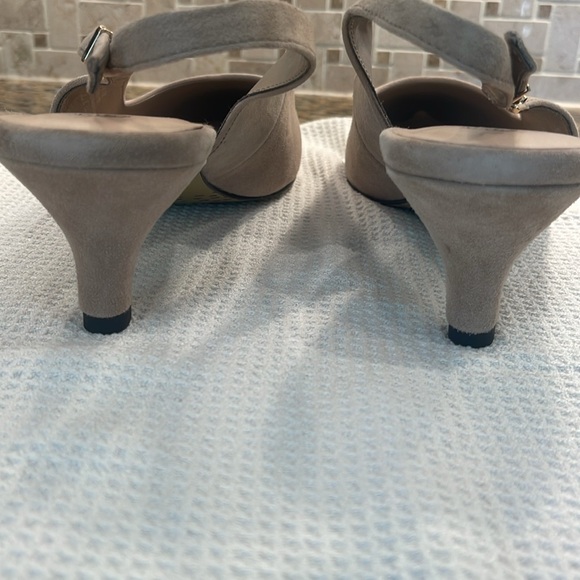 Bella Vita suede slingbacks 11W nude - Picture 3 of 5